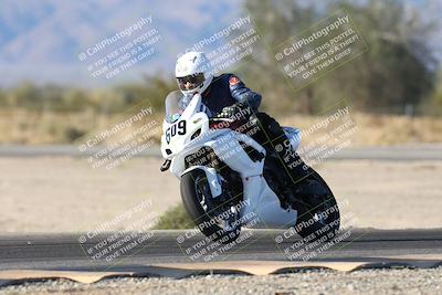 media/Dec-07-2025-CVMA (Sun) [[3e7d2de5dc]]/Race 12- Formula 40 MW and LW/